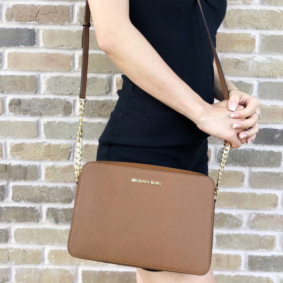 Michael Kors Handbags - Michael Kors Jet Set Large Crossbody